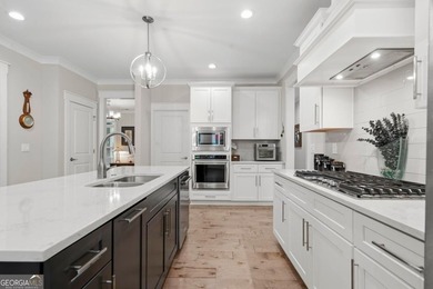 Harbor Club gated community. Gently lived in Craftsman style - photo 20
