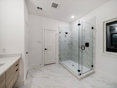 Amazing opportunity to purchase this furnished model home with - photo 29