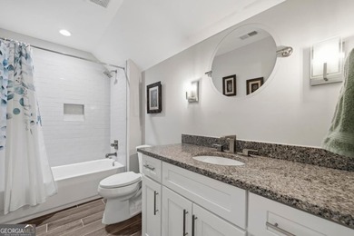 Harbor Club gated community. Gently lived in Craftsman style - photo 34