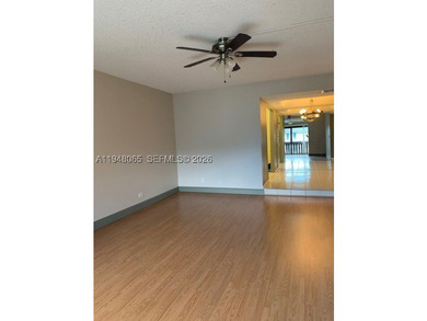Attention Investors!! Beautiful, bright & Rented 1 bed / 1.5 - photo 3