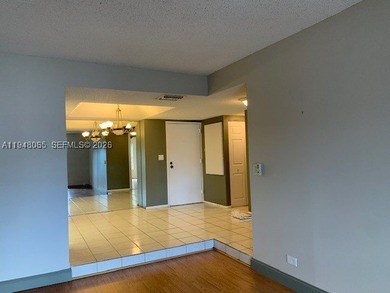 Attention Investors!! Beautiful, bright & Rented 1 bed / 1.5 - photo 4