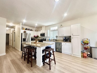 Beautiful and spacious 3-bedroom, 2-bathroom mobile home located - photo 4