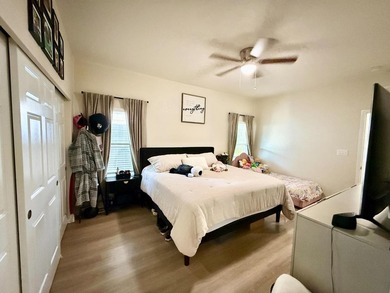 Beautiful and spacious 3-bedroom, 2-bathroom mobile home located - photo 6