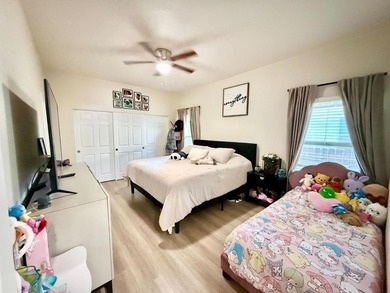 Beautiful and spacious 3-bedroom, 2-bathroom mobile home located - photo 7