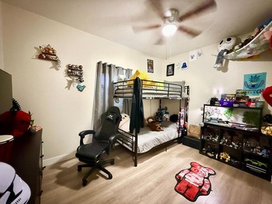 Beautiful and spacious 3-bedroom, 2-bathroom mobile home located - photo 8