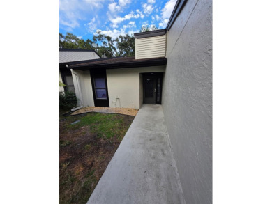 Lake Condo For Sale in Leesburg, Florida