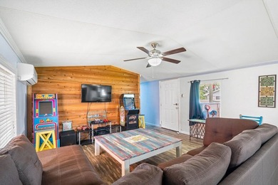 Charming Coastal Retreat with Room to Grow! Welcome to this - photo 5