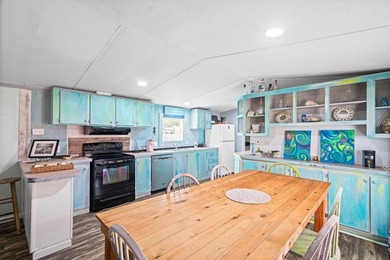 Charming Coastal Retreat with Room to Grow! Welcome to this - photo 7