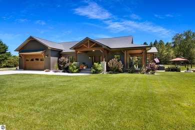 Beautifully Built Custom Ranch Perfectly situated on 30 Gorgeous - photo 1