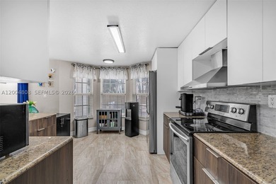 Stunning home in Royal Lakes in Miami Lakes. The home features - photo 11