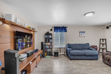 Stunning home in Royal Lakes in Miami Lakes. The home features - photo 14