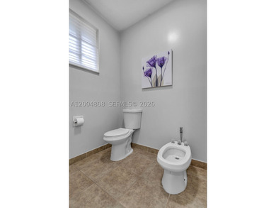 Stunning home in Royal Lakes in Miami Lakes. The home features - photo 23