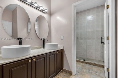Stunning home in Royal Lakes in Miami Lakes. The home features - photo 28