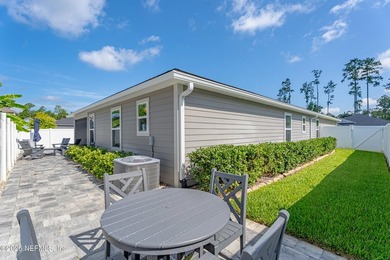 Beautifully maintained 4-bedroom home with sophisticated design - photo 31