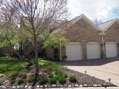 (private lake, pond, creek) Townhome/Townhouse For Sale in Orland Park Illinois