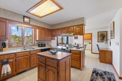 Waterfront living on Lake Pineda with a new roof and AC! This - photo 17