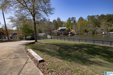 Right on the water!! You can fish from the living room window - photo 7
