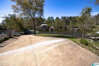 Right on the water!! You can fish from the living room window - photo 8