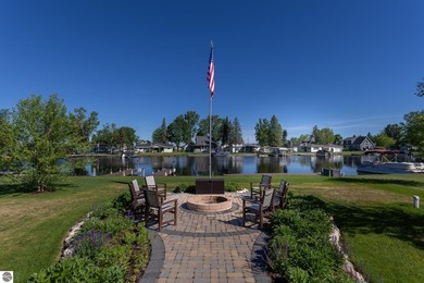 Stunning Waterfront home on Lake St. Helen. The open-floorplan - photo 3