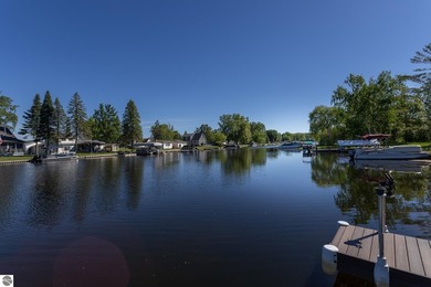 Stunning Waterfront home on Lake St. Helen. The open-floorplan - photo 4