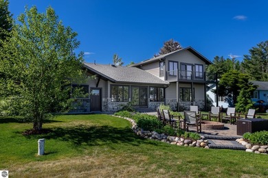 Stunning Waterfront home on Lake St. Helen. The open-floorplan - photo 6