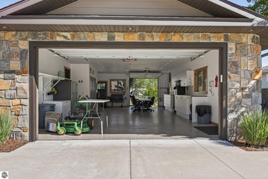Stunning Waterfront home on Lake St. Helen. The open-floorplan - photo 8