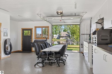 Stunning Waterfront home on Lake St. Helen. The open-floorplan - photo 10