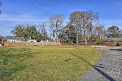 This oversized LOT and move-in-ready residence has been - photo 3