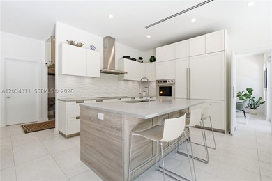 Welcome to this exceptional residence in the prestigious gated - photo 11