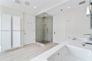 Welcome to this exceptional residence in the prestigious gated - photo 21