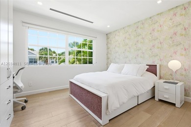 Welcome to this exceptional residence in the prestigious gated - photo 28