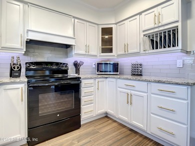 Rare opportunity to acquire a fully operational - photo 9
