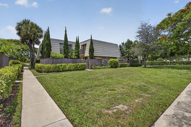 Affordable Move- In Ready Townhome in desirable Sandalwood Lakes - photo 3