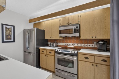 Affordable Move- In Ready Townhome in desirable Sandalwood Lakes - photo 10