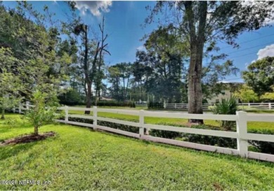 Welcome to 2-story St. Ives townhome, perfectly blending comfort - photo 2