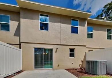 Welcome to 2-story St. Ives townhome, perfectly blending comfort - photo 3
