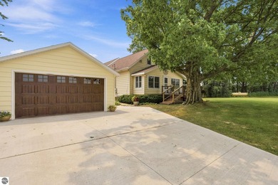 Nestled in the rolling hills of Highland, this beautifully - photo 3