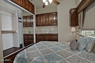 Beautiful 2015 Schult 800 SF Home in Highly Desirable Greenfield