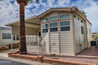 Beautiful 2015 Schult 800 SF Home in Highly Desirable Greenfield