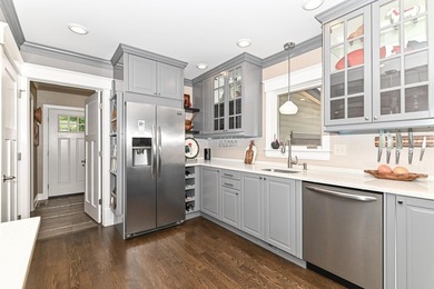 Outstanding craftsmanship and timeless charm define this - photo 12