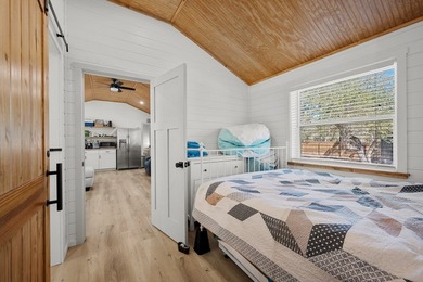 Price Reduction! Charming cottage situated on a spacious double - photo 12