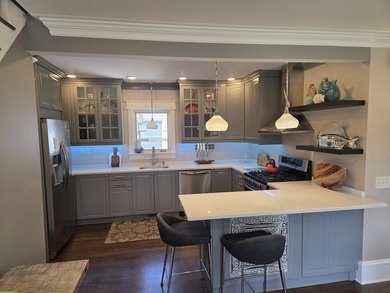Outstanding craftsmanship and timeless charm define this - photo 13