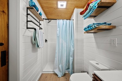 Price Reduction! Charming cottage situated on a spacious double - photo 14
