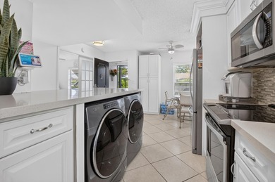 Bright, beautifully renovated ground-floor corner residence just - photo 14