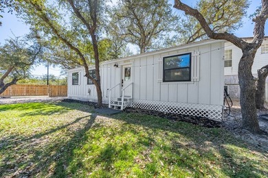 Price Reduction! Charming cottage situated on a spacious double - photo 17