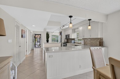 Bright, beautifully renovated ground-floor corner residence just - photo 17