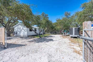 Price Reduction! Charming cottage situated on a spacious double - photo 19