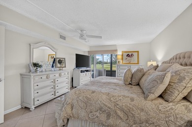 Bright, beautifully renovated ground-floor corner residence just - photo 28