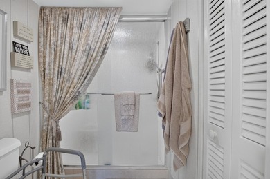Bright, beautifully renovated ground-floor corner residence just - photo 32