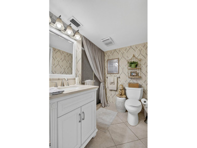 Bright, beautifully renovated ground-floor corner residence just - photo 38